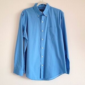Mens M Van Heusen Clasic Fit Dress Shirt in beautiful blue & light white check.
